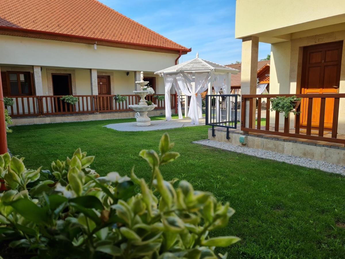 Toroes Panzio Bed & Breakfast Szabolcs Luaran gambar