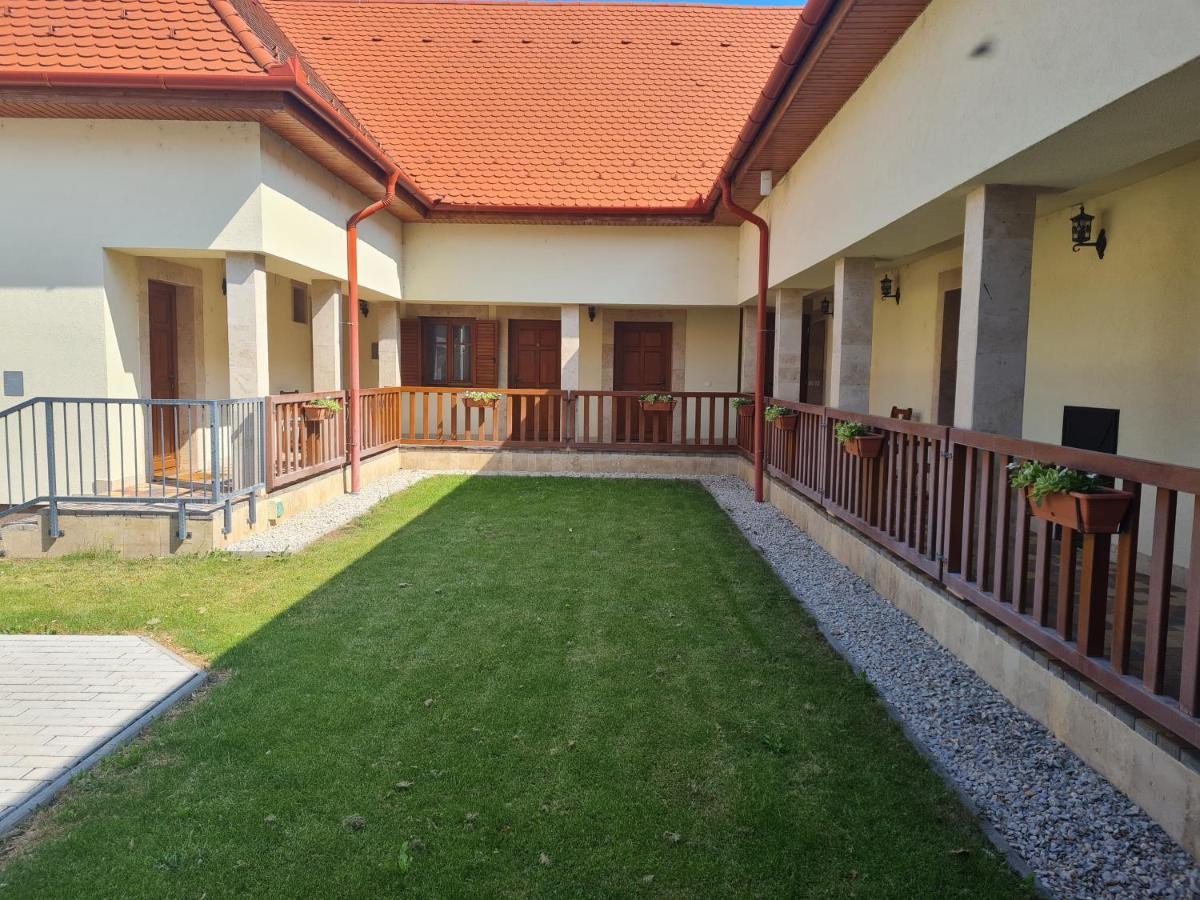 Toroes Panzio Bed & Breakfast Szabolcs Luaran gambar